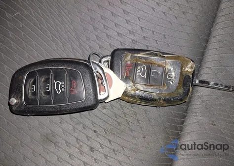 2014 Hyundai Santa Fe Sport 2.4L z USA, uszkodzony, nr VIN 5XYZUDLB2EG155876